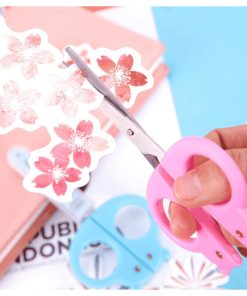 Kéo Cắt Giấy Deli 6032